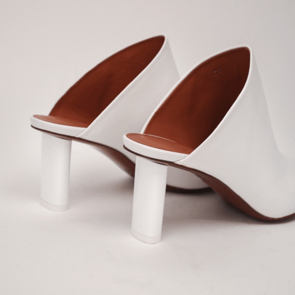 VETEMENTS Women's White Lighter-heel Leather Mules - Picture 2 of 2